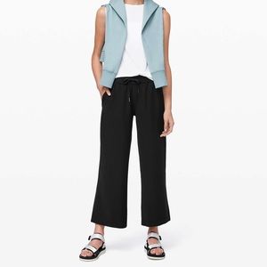 Lululemon On the Fly Wide-Leg 7/8 Pant *Woven size 6